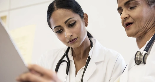 Twee vrouwelijke artsen