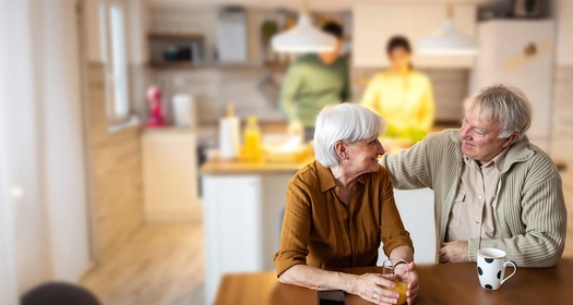 Seniorzy podczas rozmowy